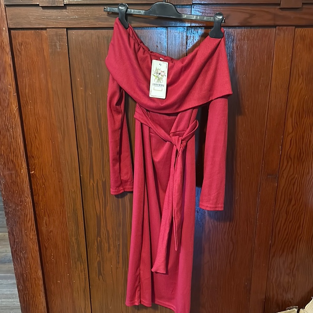 Elegant Off-Shoulder Burgundy Dress
